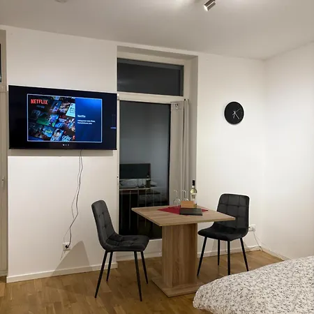 Modernes Serviced Wohnglueck 1 דירה *